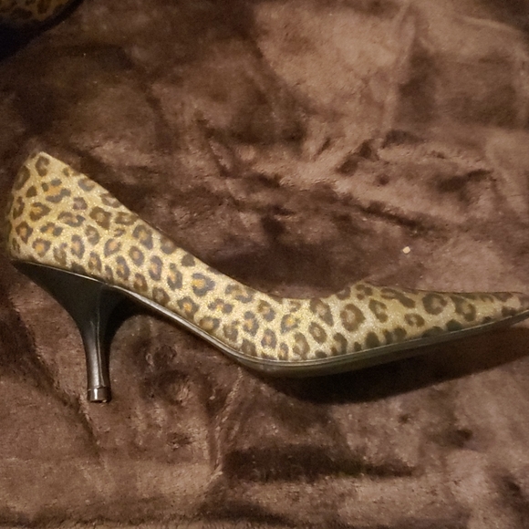 Leopard Pumps - Picture 3 of 3